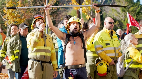La oposición tumba el decreto sobre el operativo de los bomberos forestales y deja sin efecto las medidas urgentes de la Junta