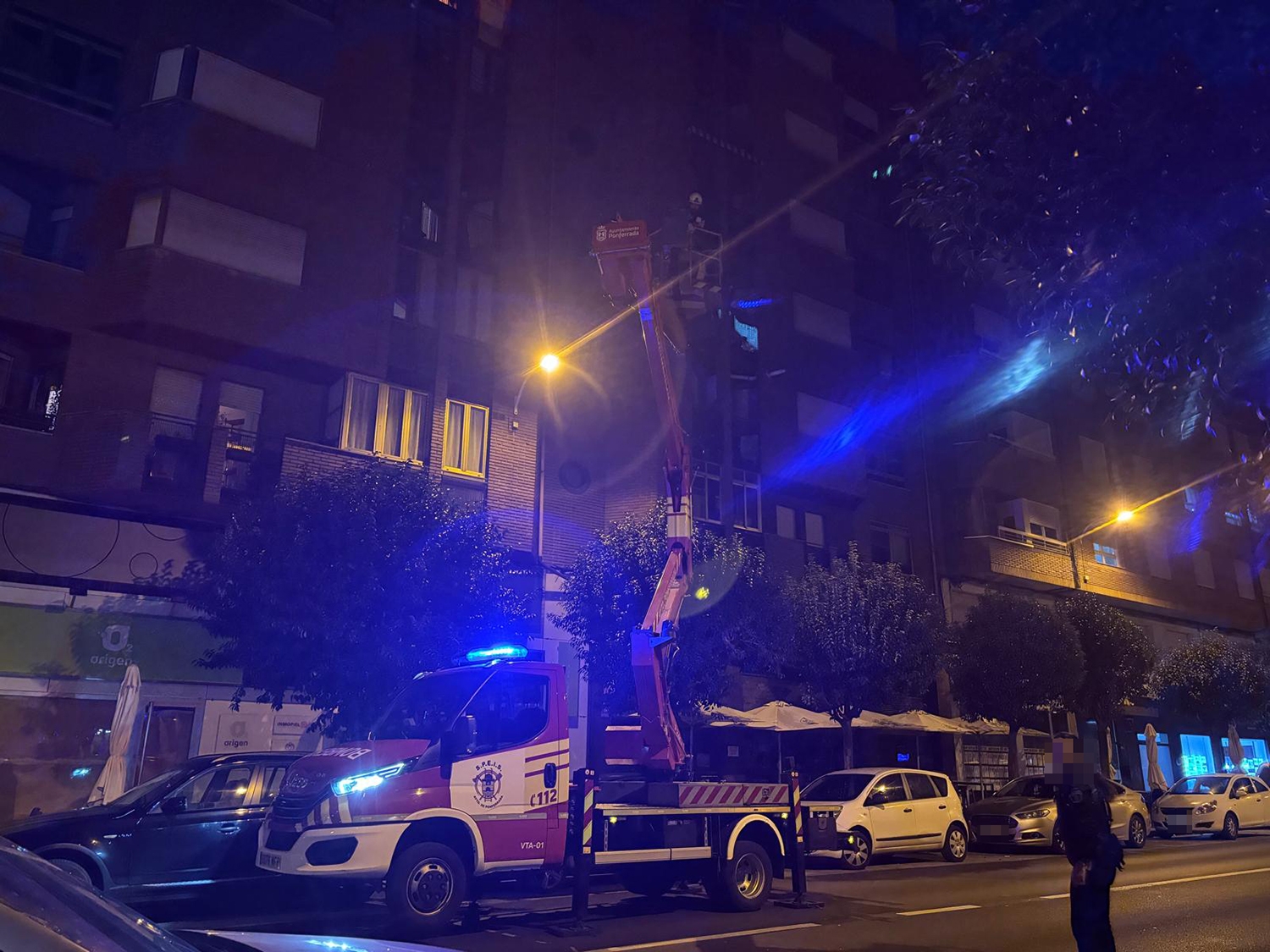Bomberos de Ponferrada en la Avenida del Castillo 2 Bomberos de Ponferrada en la Avenida del Castillo 2