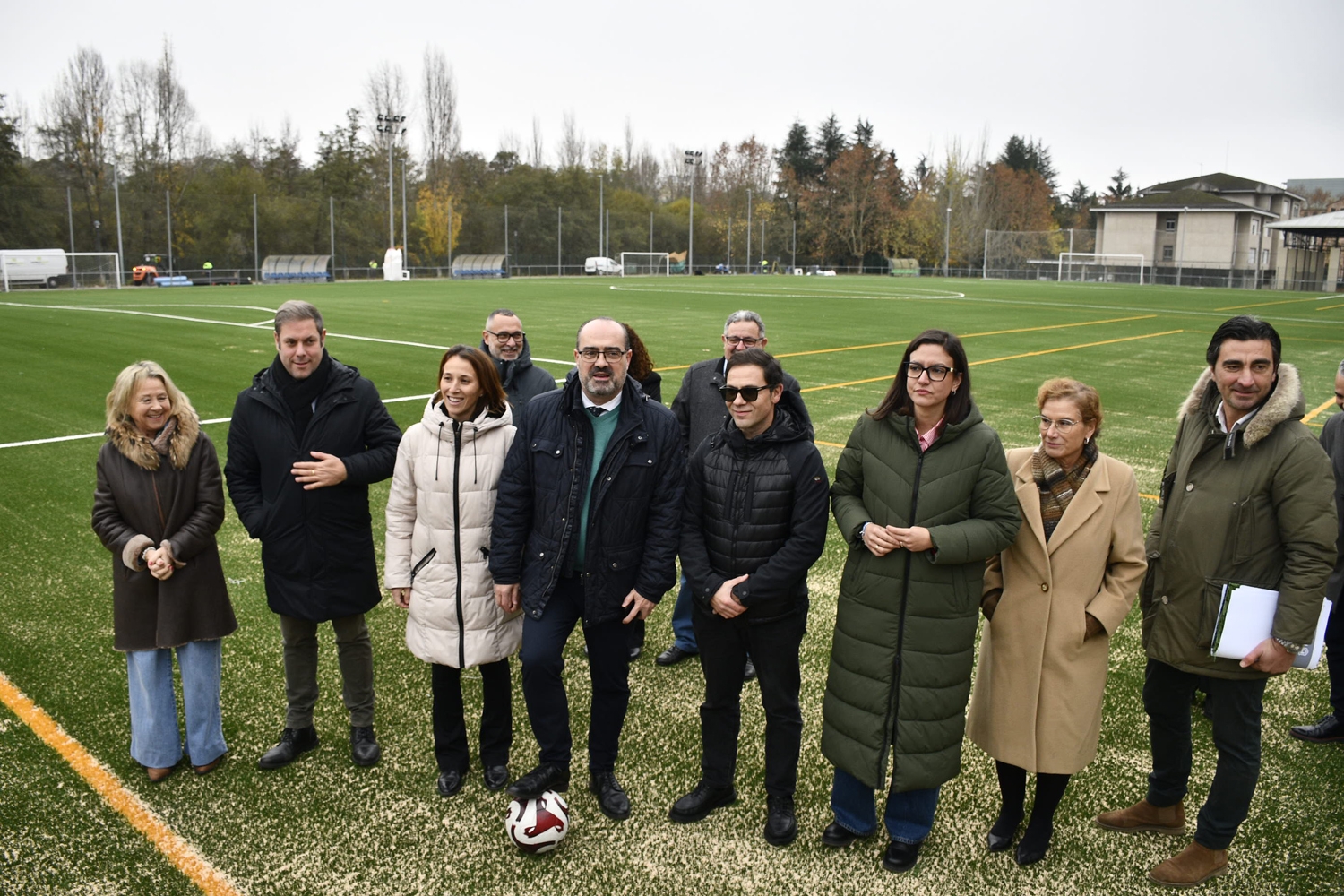 Nuevo césped en el campo Manolo Peña (5) Nuevo césped en el campo Manolo Peña (5)