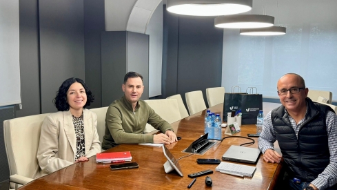 Visita del PSOE de León a Cementos Cosmos