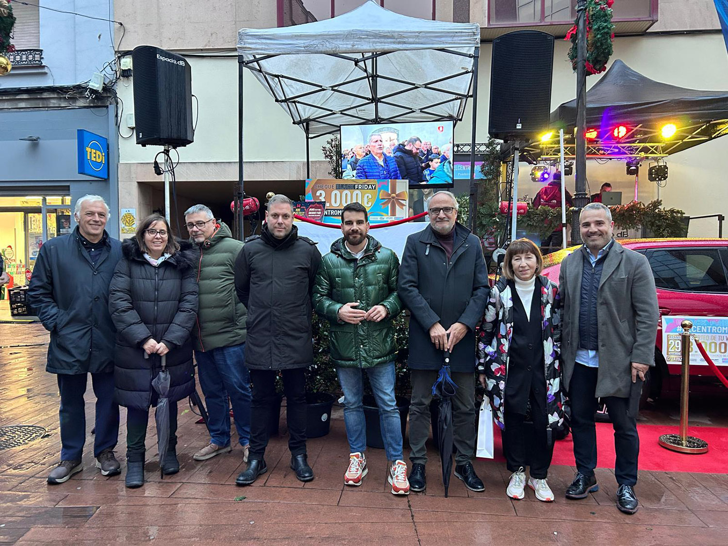 Representantes de las instituciones antes del inicio del Black Friday