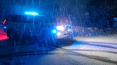 Corte por nieve y hielo en la carretera se Peñalba