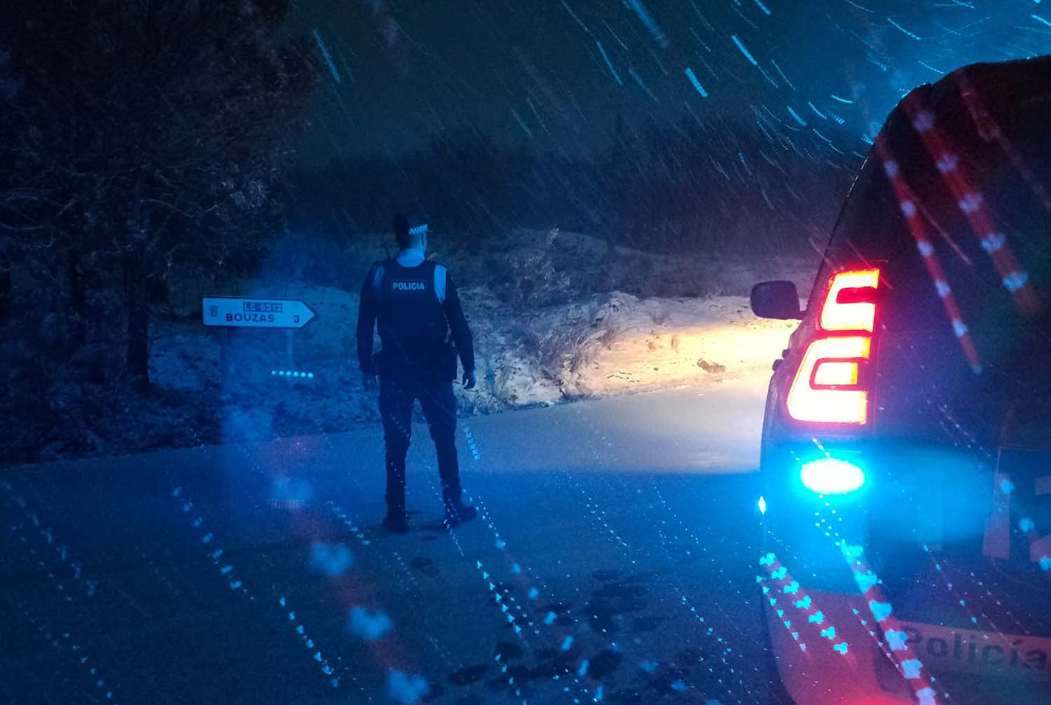 Corte por nieve en la carretera de Peñalba