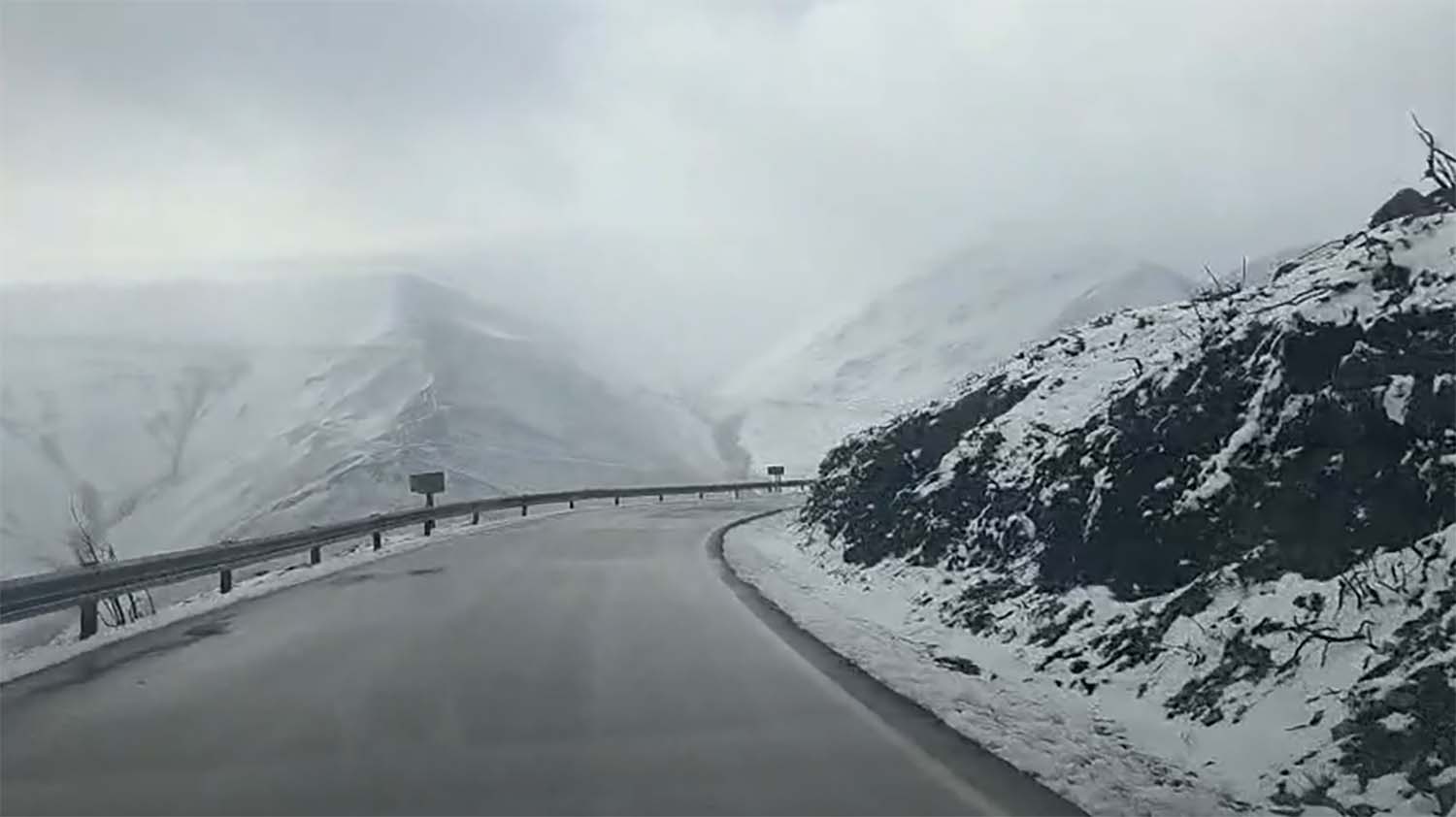 Carretera despejada a Peñalba Carretera despejada a Peñalba