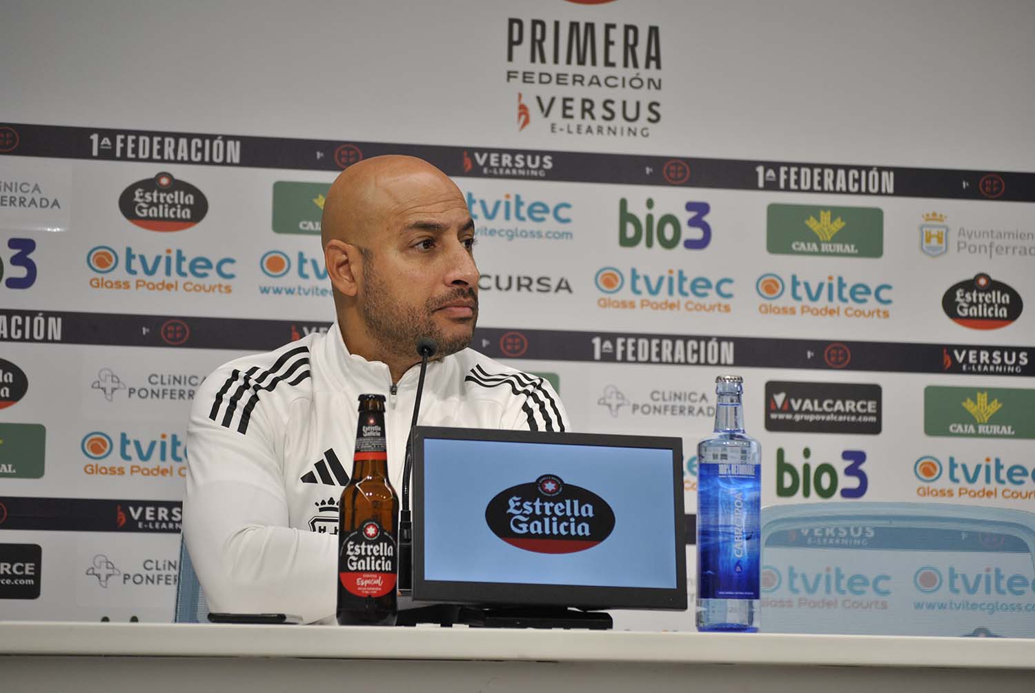 Mehdi Nafti en rueda de prensa Mehdi Nafti en rueda de prensa