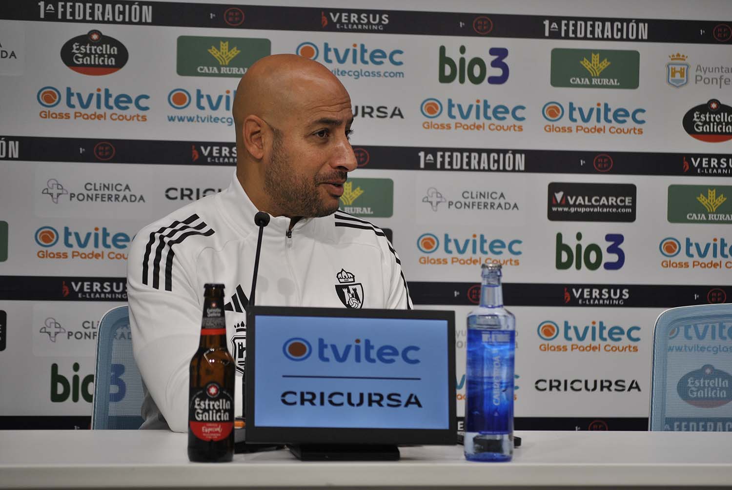 Mehdi Nafti en sala de prensa Mehdi Nafti en sala de prensa