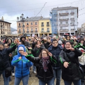 Más de 800 personas resisten a la lluvia para bailar por la inclusión en el Día de las Personas con Discapacidad en Ponferrada