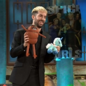 Broncano con el peluche del Botillo