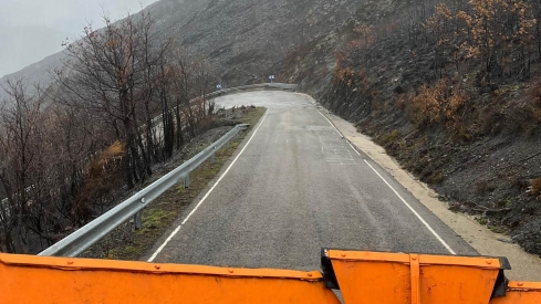 Foto de la quitanieves en la carretera de Peñalba de Santiago