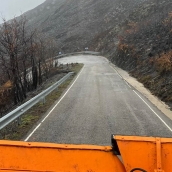 Foto de la quitanieves en la carretera de Peñalba de Santiago Foto de la quitanieves en la carretera de Peñalba de Santiago