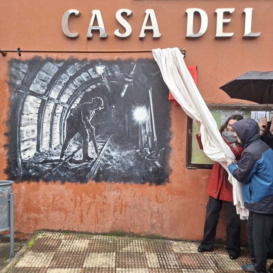 Mural minero en Torre del Bierzo Mural minero en Torre del Bierzo