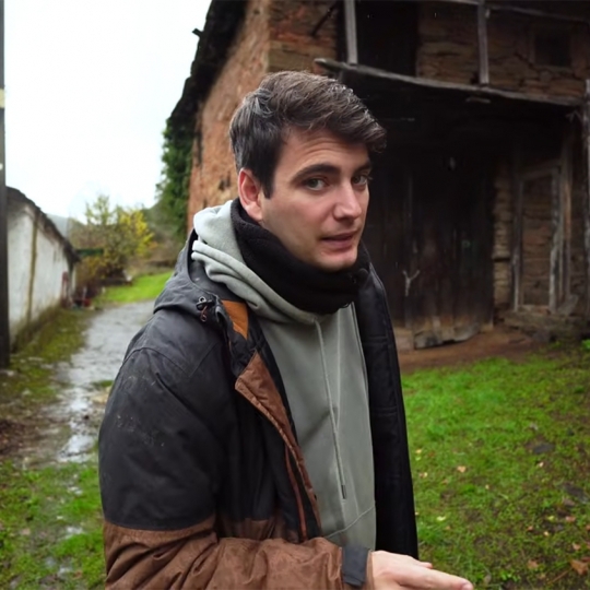 De Barcelona al Bierzo: La aventura de una joven pareja para transformar una casa abandonada en su futuro hogar De Barcelona al Bierzo: La aventura de una joven pareja para transformar una casa abandonada en su futuro hogar