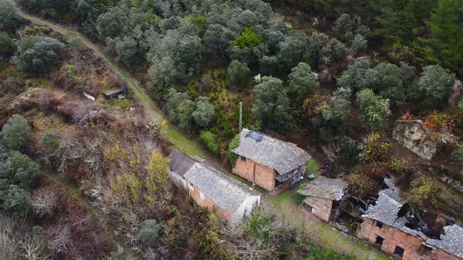 Pareja catalana compra una casa abandonada en El Bierzo 2