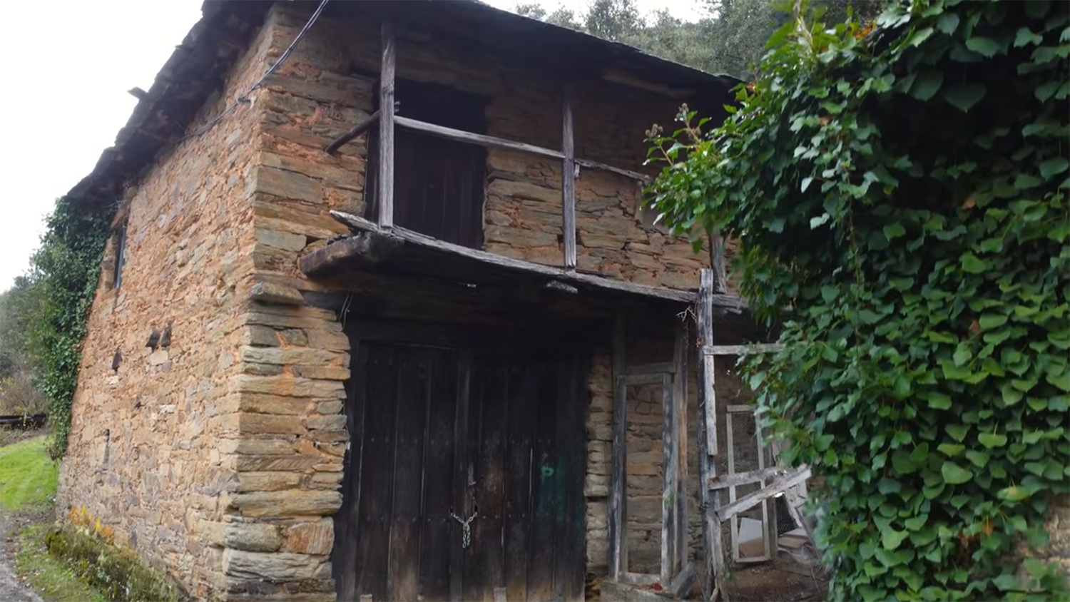Pareja catalana compra una casa abandonada en El Bierzo 4