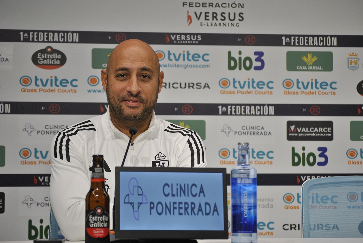 El entrenador de la Ponferradina, Mehdi Nafti