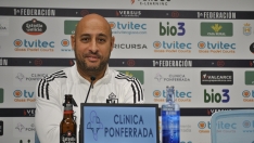 El entrenador de la Ponferradina, Mehdi Nafti