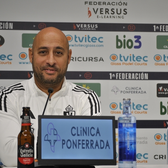 El entrenador de la Ponferradina, Mehdi Nafti
