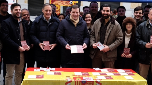 Mañueco reivindica el espíritu de la Transición y defiende que el PP es “la única fuerza comprometida” con la Constitución | Jesús Formigo / ICAL Mañueco reivindica el espíritu de la Transición y defiende que el PP es “la única fuerza comprometida” con la Constitución | Jesús Formigo / ICAL