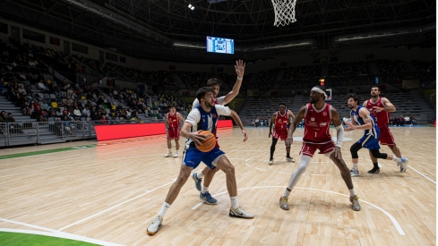 Jaén Paraíso Interior - Clínica Ponferrada | Foto: Jaén CB Jaén Paraíso Interior - Clínica Ponferrada | Foto: Jaén CB