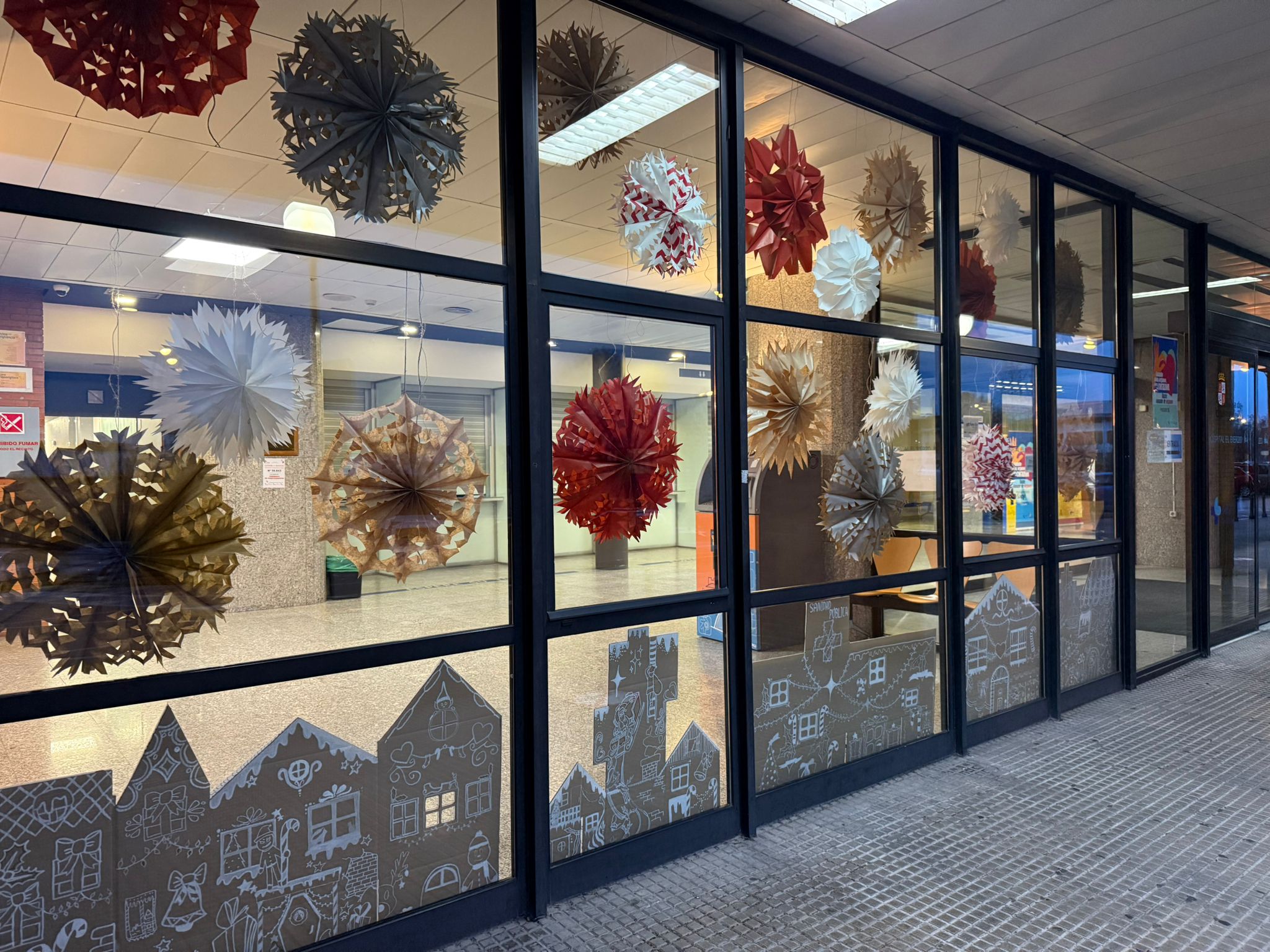 Decoración Navidad entrada principal Hospital El Bierzo 2025 (2) Decoración Navidad entrada principal Hospital El Bierzo 2025 (2)