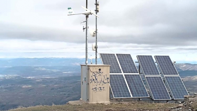 Roban en el Pico de la Aquiana el grupo electrógeno que respalda el servicio de internet en varios pueblos de la Tebaida Berciana Roban en el Pico de la Aquiana el grupo electrógeno que respalda el servicio de internet en varios pueblos de la Tebaida Berciana