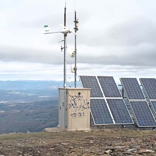 Roban en el Pico de la Aquiana el grupo electrógeno que respalda el servicio de internet en varios pueblos de la Tebaida Berciana Roban en el Pico de la Aquiana el grupo electrógeno que respalda el servicio de internet en varios pueblos de la Tebaida Berciana