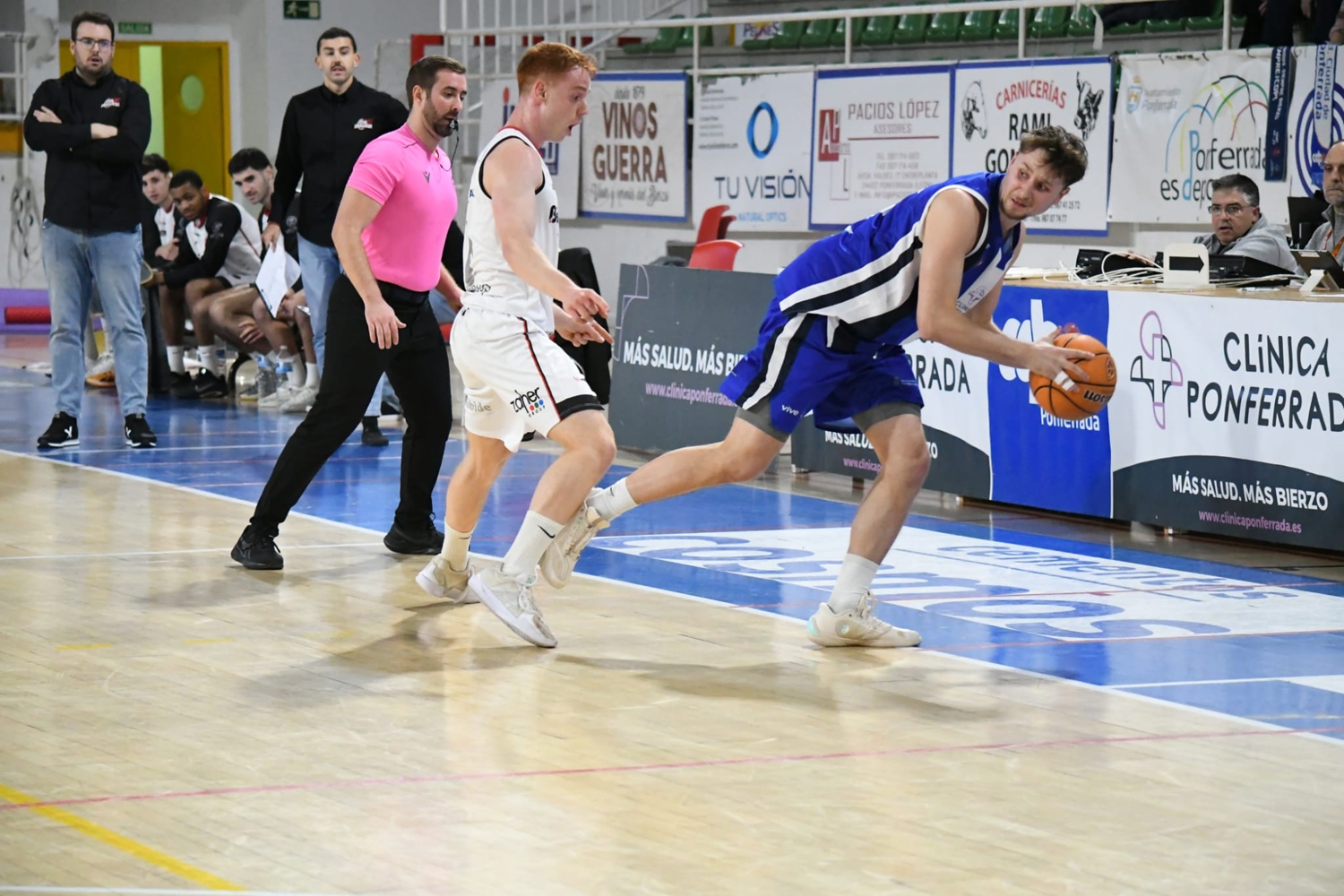 Clínica Ponferrada | Foto: Ginés Alonso Clínica Ponferrada | Foto: Ginés Alonso