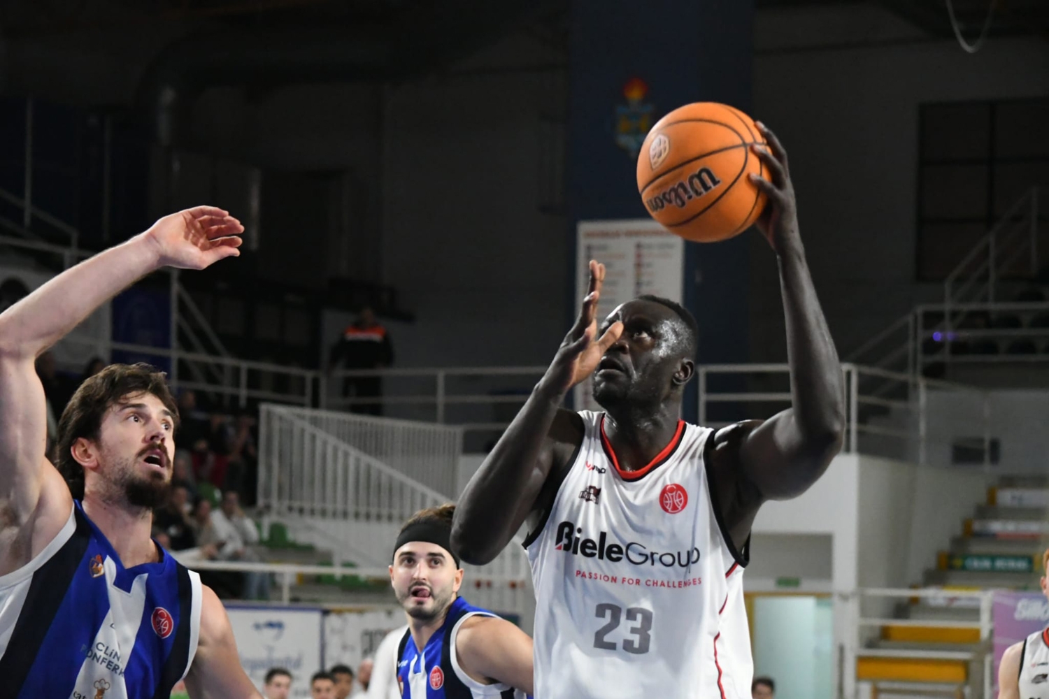 Clínica Ponferrada | Foto: Ginés Alonso Clínica Ponferrada | Foto: Ginés Alonso