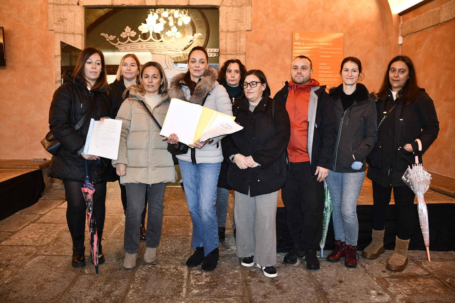 Entrega de firmas de La Borreca en elAyuntamiento de Ponferrada (2) Entrega de firmas de La Borreca en elAyuntamiento de Ponferrada (2)