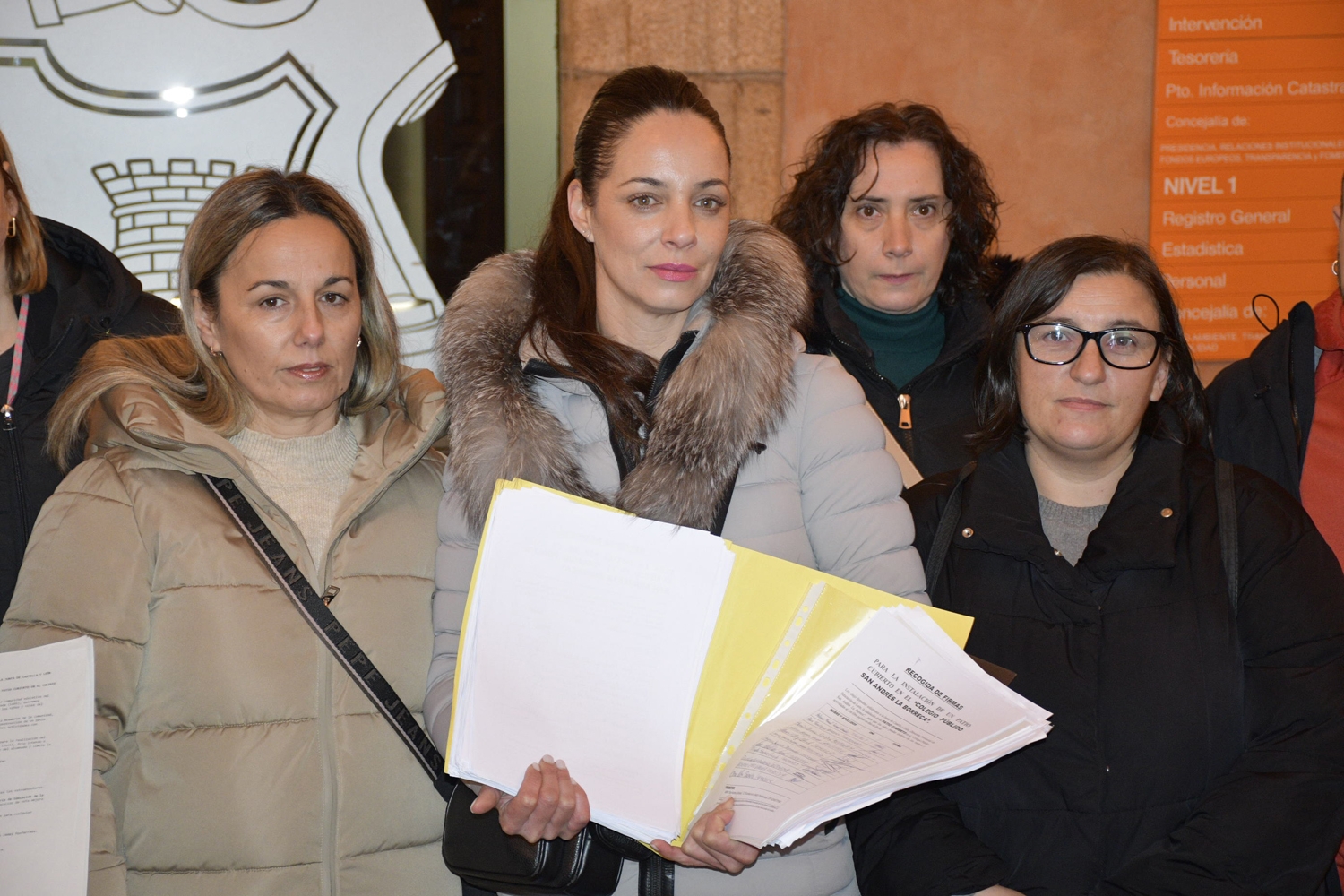 Entrega de firmas de La Borreca en elAyuntamiento de Ponferrada (3) Entrega de firmas de La Borreca en elAyuntamiento de Ponferrada (3)