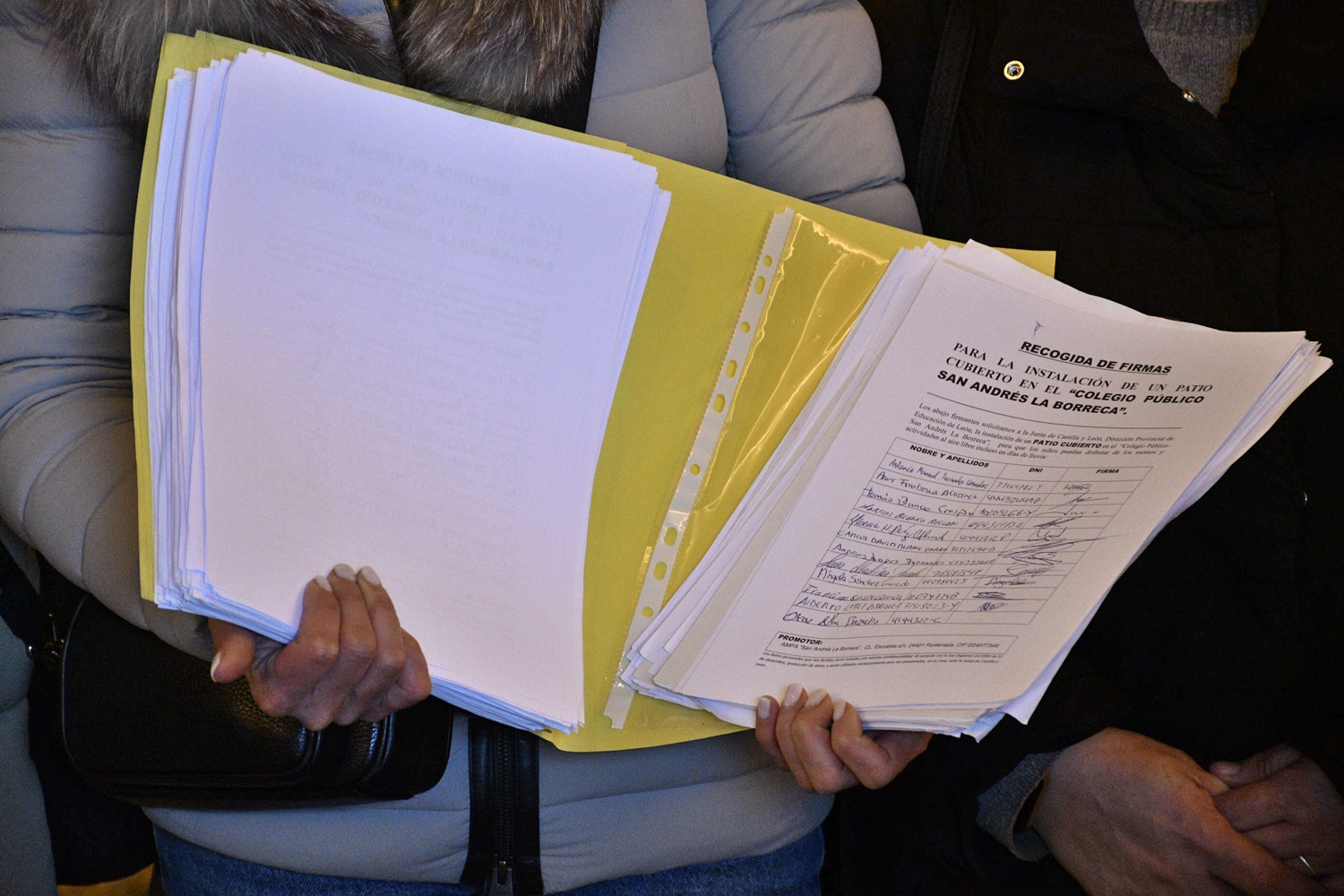 Entrega de firmas de La Borreca en elAyuntamiento de Ponferrada (5) Entrega de firmas de La Borreca en elAyuntamiento de Ponferrada (5)