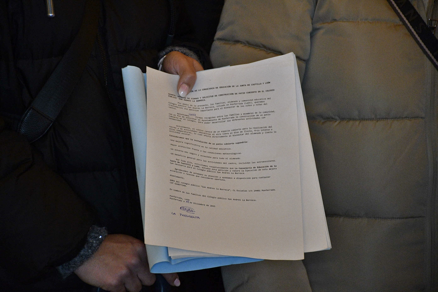 Entrega de firmas de La Borreca en elAyuntamiento de Ponferrada (6) Entrega de firmas de La Borreca en elAyuntamiento de Ponferrada (6)