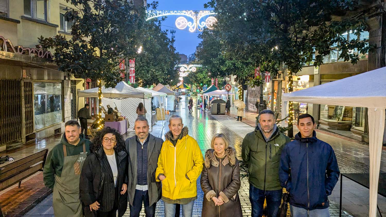 Fiesta de Navidad en la avenida de La Puebla (1) Fiesta de Navidad en la avenida de La Puebla (1)
