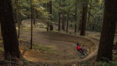 Paque de bicicletas de montaña Imagen IStock Autor AscentXmedia