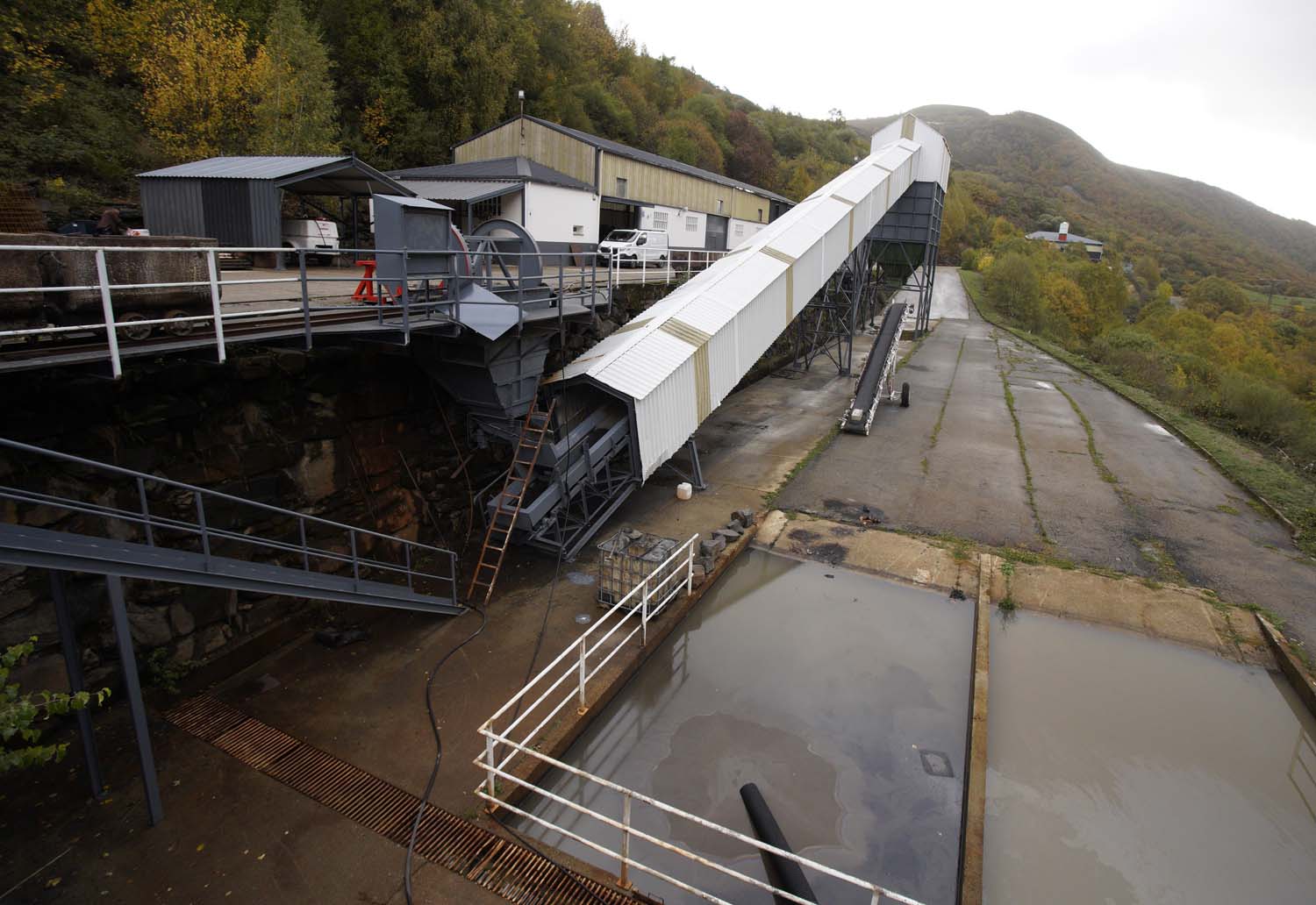 César Sánchez / ICAL. Trabajos de adecuación de la Escuela Laboral de Laciana (León), para el proyecto turístico 'La mina en vivo' César Sánchez / ICAL. Trabajos de adecuación de la Escuela Laboral de Laciana (León), para el proyecto turístico 'La mina en vivo'