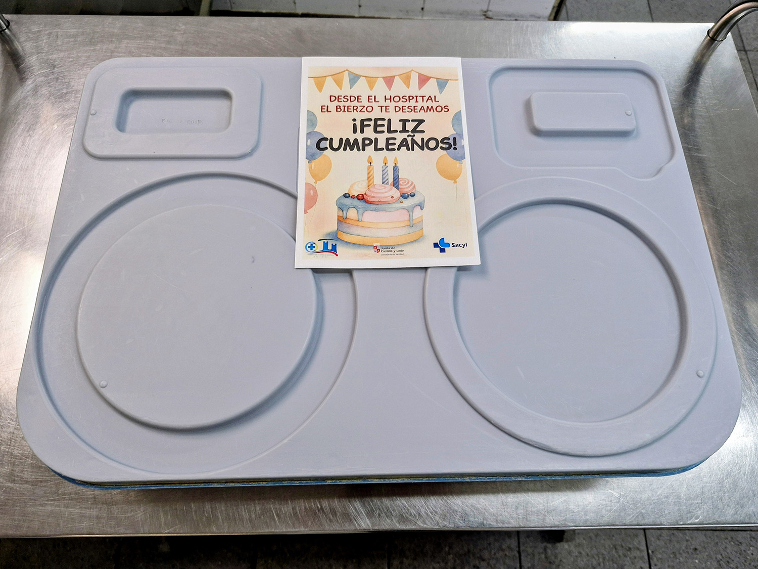 Bandeja de la Gasbi deseando feliz cumpleaños Bandeja de la Gasbi deseando feliz cumpleaños