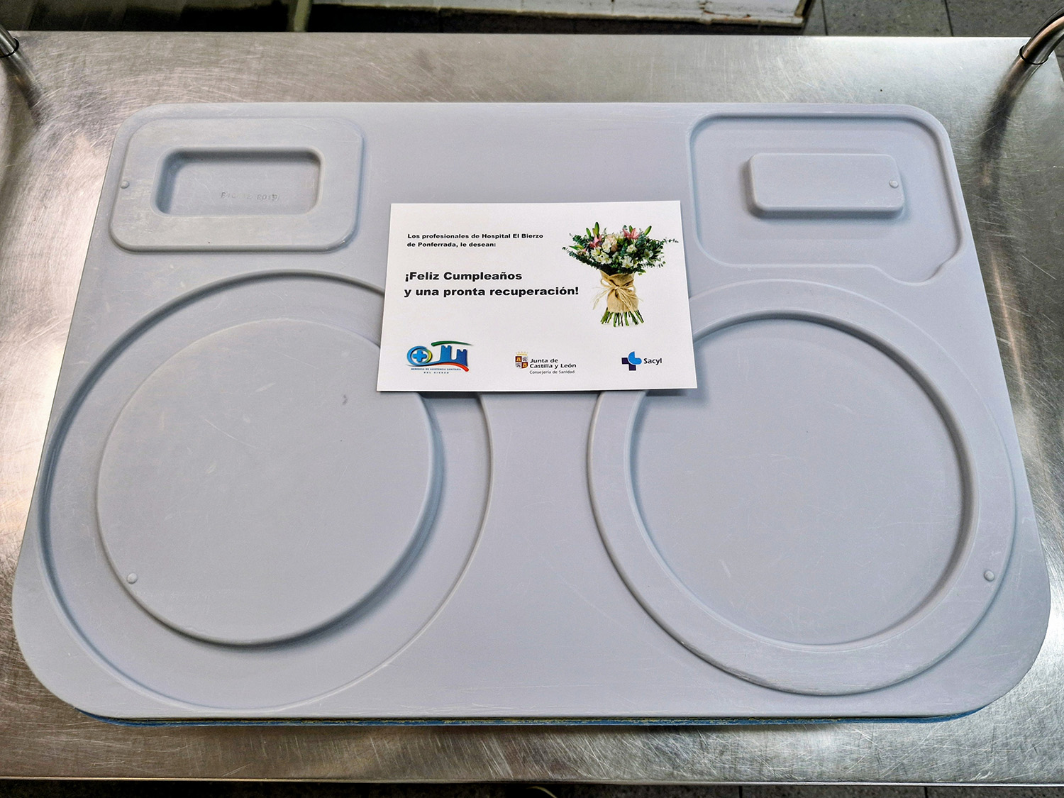 Bandeja de comida de la Gasbi deseando una pronta recuperación Bandeja de comida de la Gasbi deseando una pronta recuperación