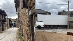 Camión atascado en El Acebo 