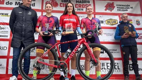 Podio de las ciclistas bercianas