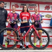 Podio de las ciclistas bercianas