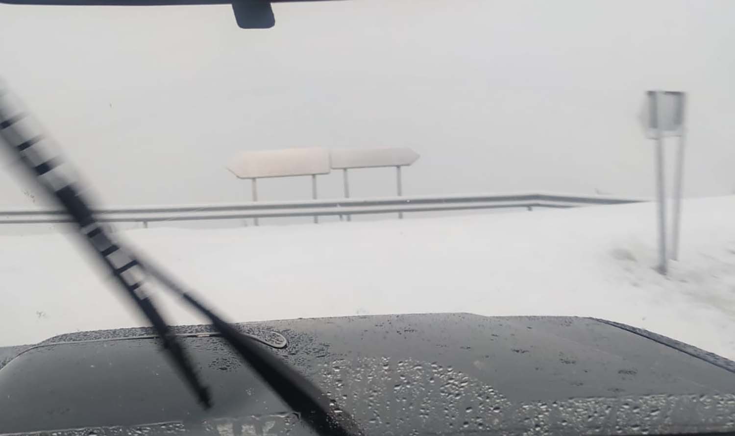 Nevada por el Alto de la Cruz Nevada por el Alto de la Cruz