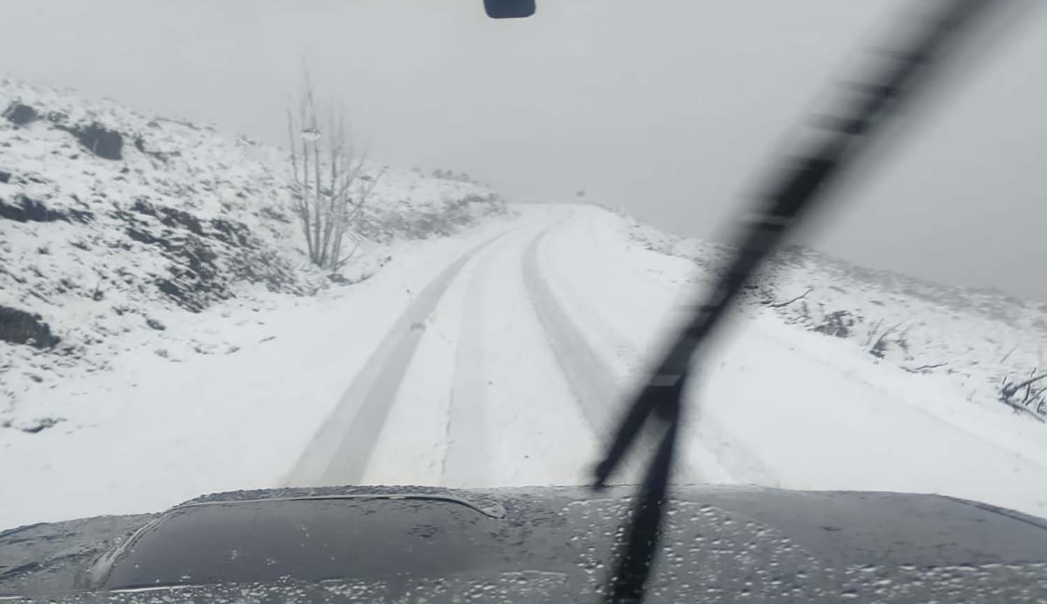 Nevada en el Alto de la Cruz, carretera de Peñalba de Santiago Nevada en el Alto de la Cruz, carretera de Peñalba de Santiago