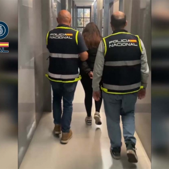 Dos detenidos en Ponferrada por estafar y extorsionar a un vecino de Ourense tras una cita falsa Dos detenidos en Ponferrada por estafar y extorsionar a un vecino de Ourense tras una cita falsa