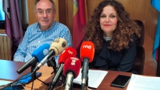 La alcaldesa de Bembibre, Silvia Cao, y el teniente de alcalde, Sigifredo Benavides. La alcaldesa de Bembibre, Silvia Cao, y el teniente de alcalde, Sigifredo Benavides.