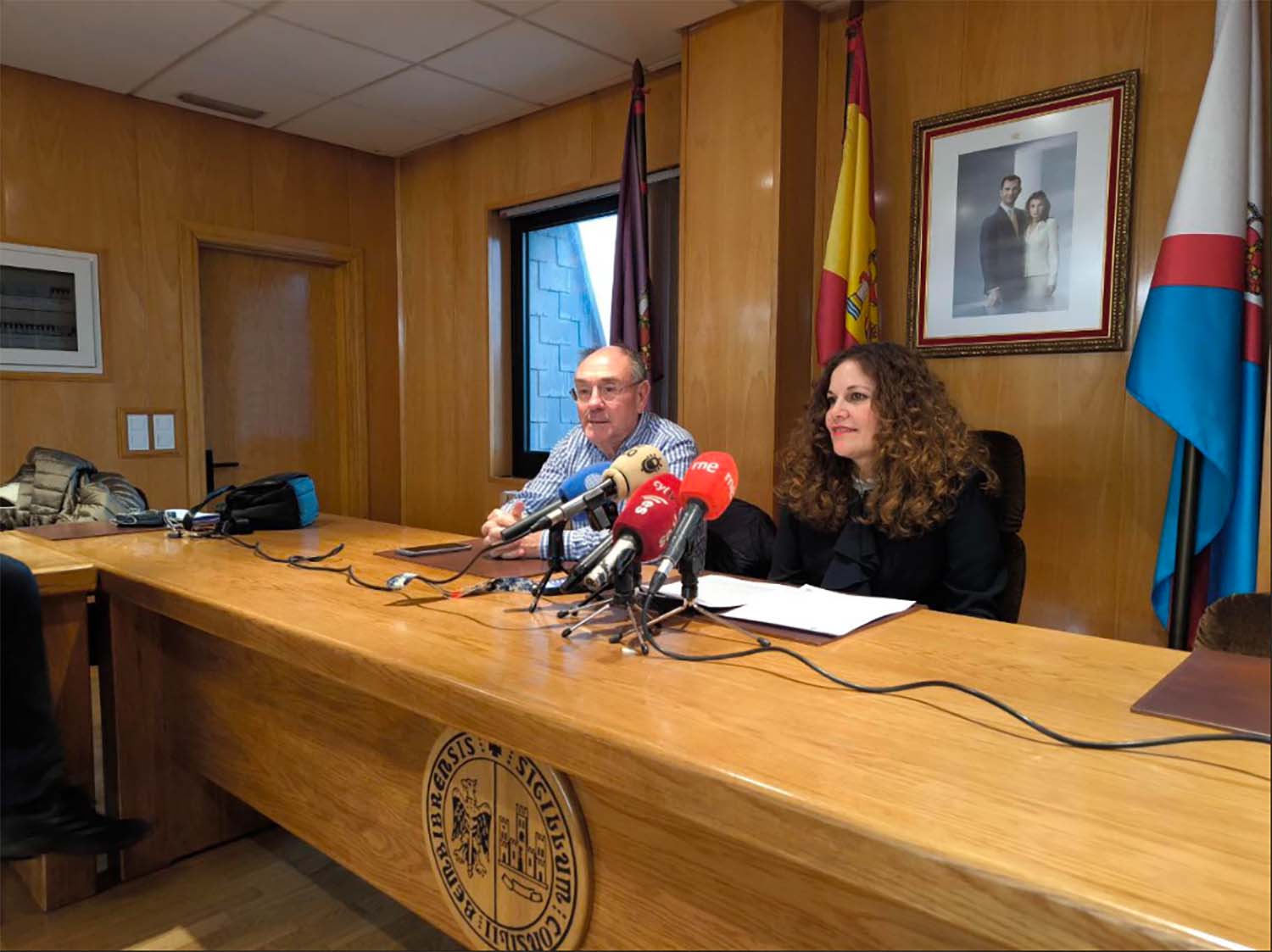 La alcaldesa de Bembibre, Silvia Cao, y el teniente de alcalde, Sigifredo Benavides La alcaldesa de Bembibre, Silvia Cao, y el teniente de alcalde, Sigifredo Benavides