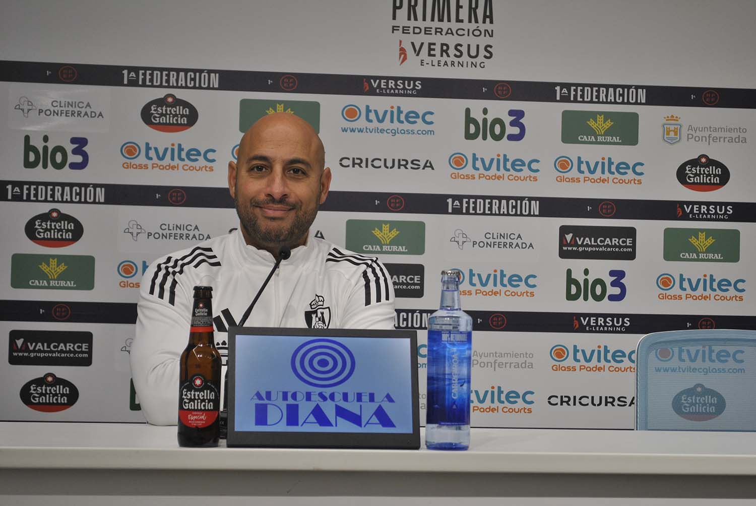 Mehdi Nafti en sala de prensa Mehdi Nafti en sala de prensa