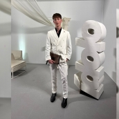 El tiktoker berciano Alvarito presente en los premios Ídolo y todo el mundo habla de su traje de Teatriz