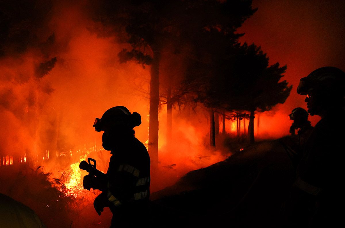 Incendio forestal en el Parque Natural de la Sierra de Francia (Salamanca). Durante toda la noche cuadrillas de bomberos est�luchando contra el fuego