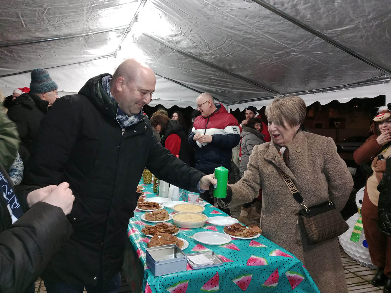 Encendido de una vela como protesta en La Placa. Encendido de una vela como protesta en La Placa.