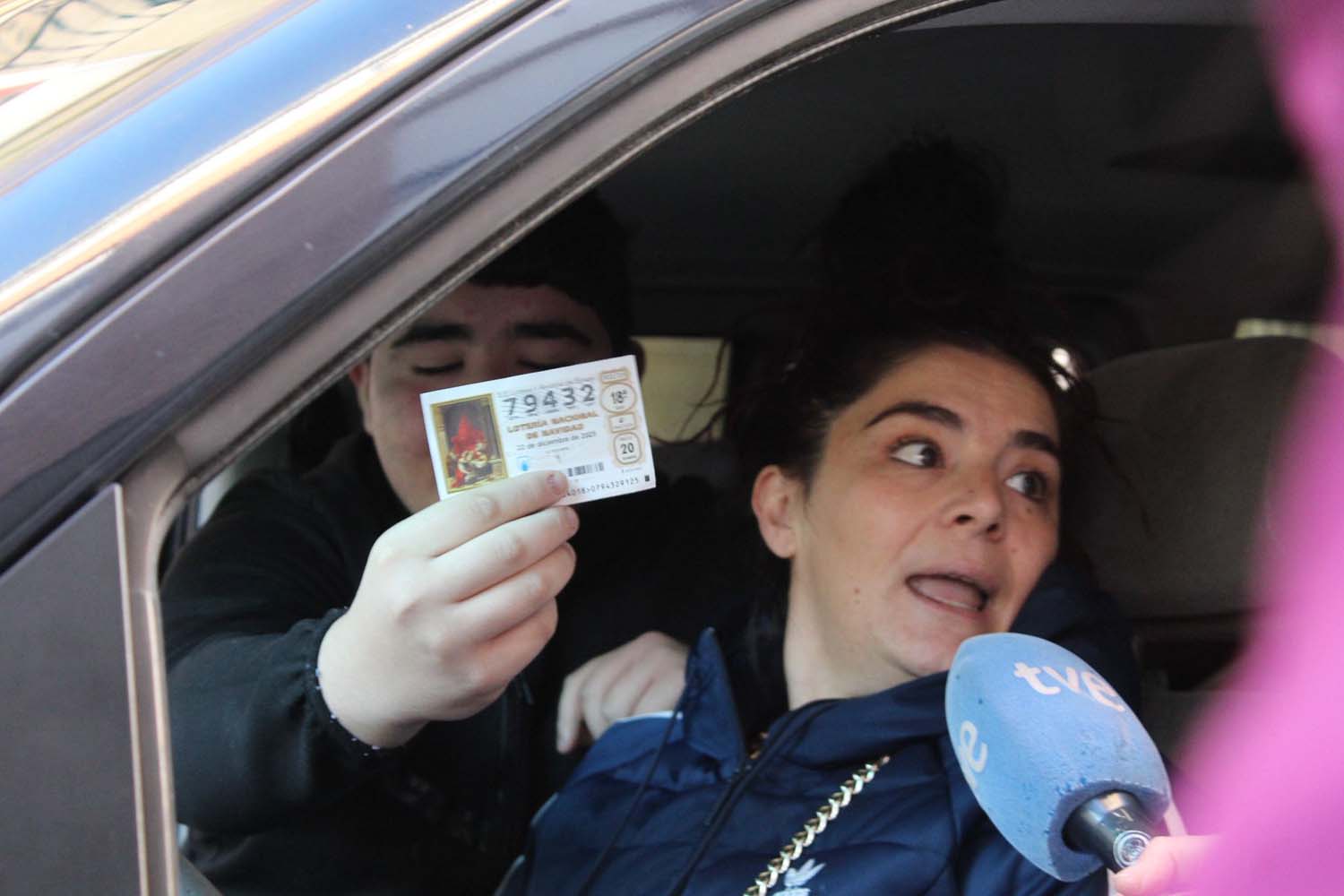 Alegría en La Bañeza por el Gordo de la Navidad (4)